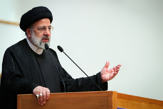 رئیس‌جمهور از معلمان خواست تا برای باز شدن گره ذهنی دانش آموزان تلاش کنند
